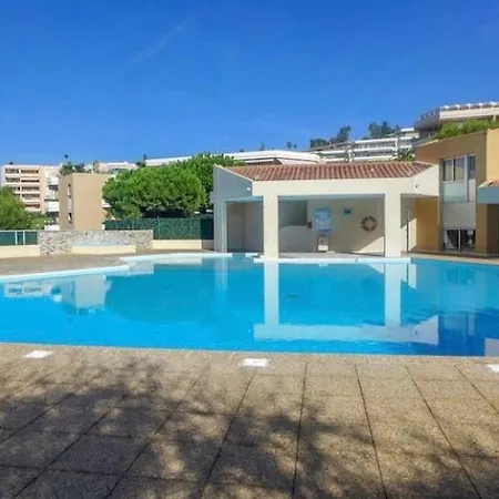 Entier Dans Privee Avec Gardien, Piscine Et Aire De Jeux Pour Enfants Apartmán *